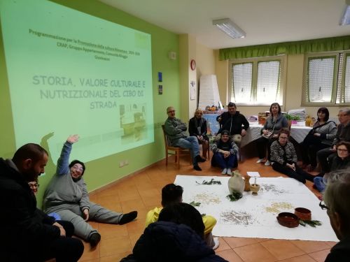 CIBO DI STRADA - CUCINA ITINERANTE DA ATENE A GIOVINAZZO