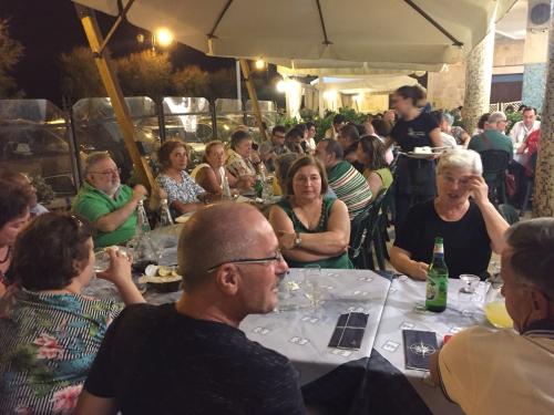 Ci siamo ritrovati in una piacevole serata ... in pizzeria!